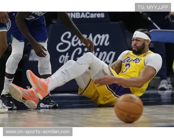 戴维斯倒地封盖震撼全场,洛杉矶死守关键时段 戴维斯倒地封盖震撼全场,洛杉矶死守关键时段