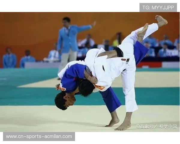 柔道选手内股摔一招制胜